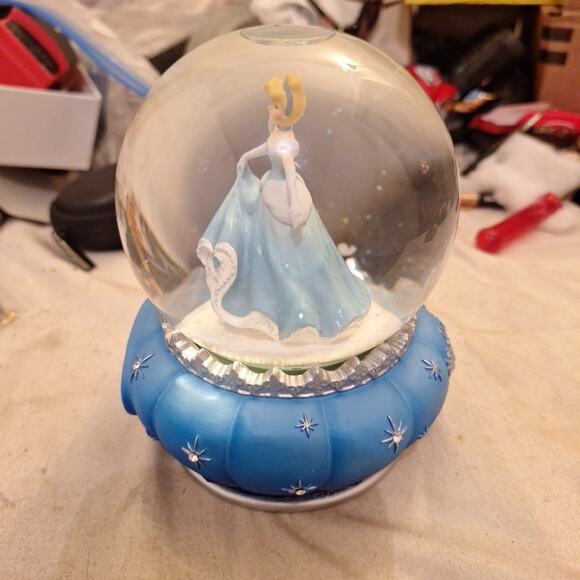 Disney Showcase Collection CINDERELLA SNOW GLOBE Excellent Condition - Picture 3 of 7